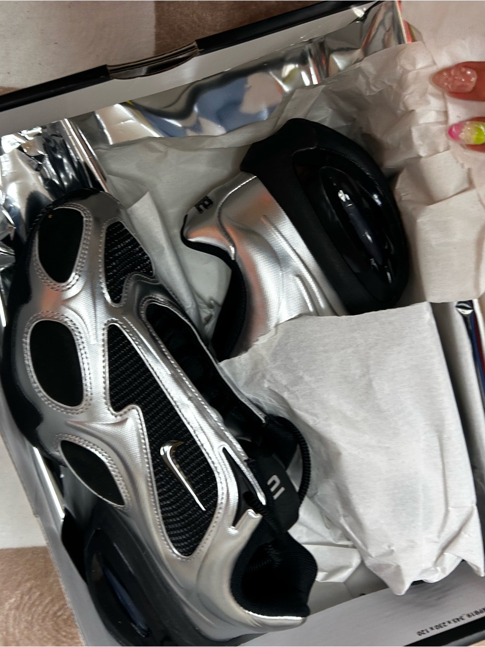Nike Women’s Silver and Black Air Max Muse